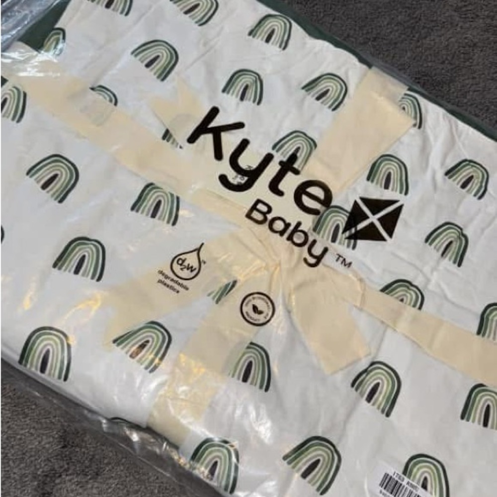 Kyte baby Hunter rainbows youth blanket nwt